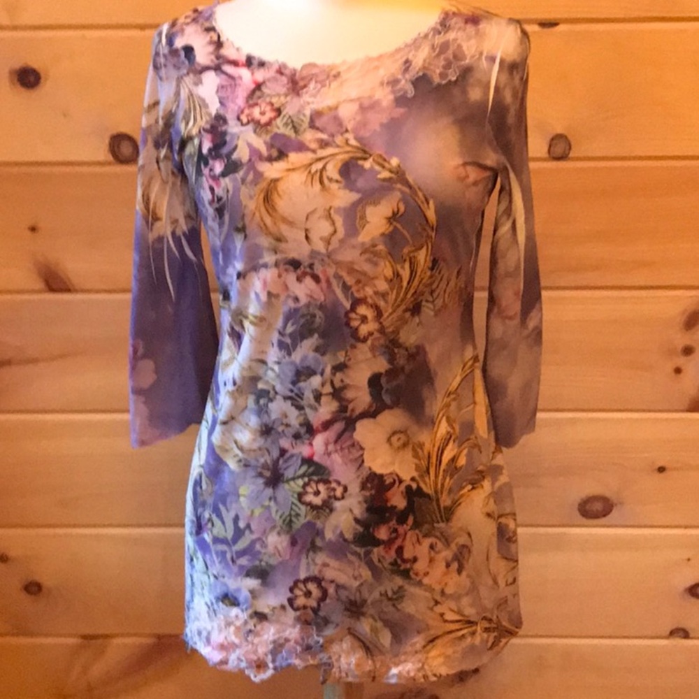 The Pyramid Collection elbow sleeve top, NWOT